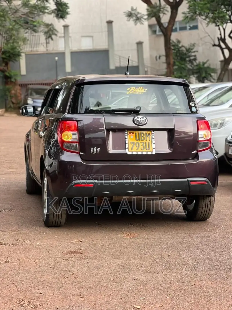 Toyota IST 2008 Maroon