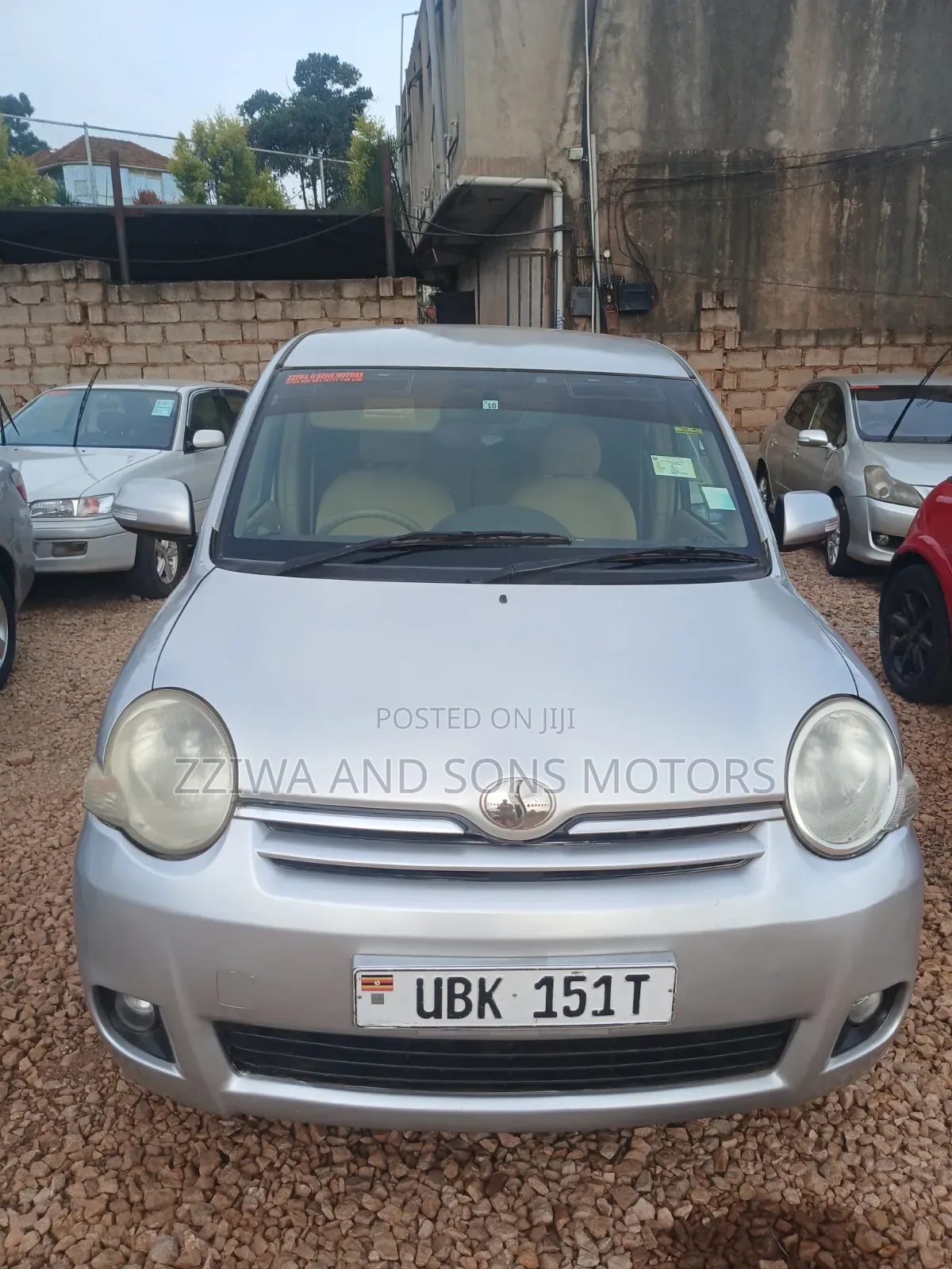 Toyota Sienta 2023 Silver