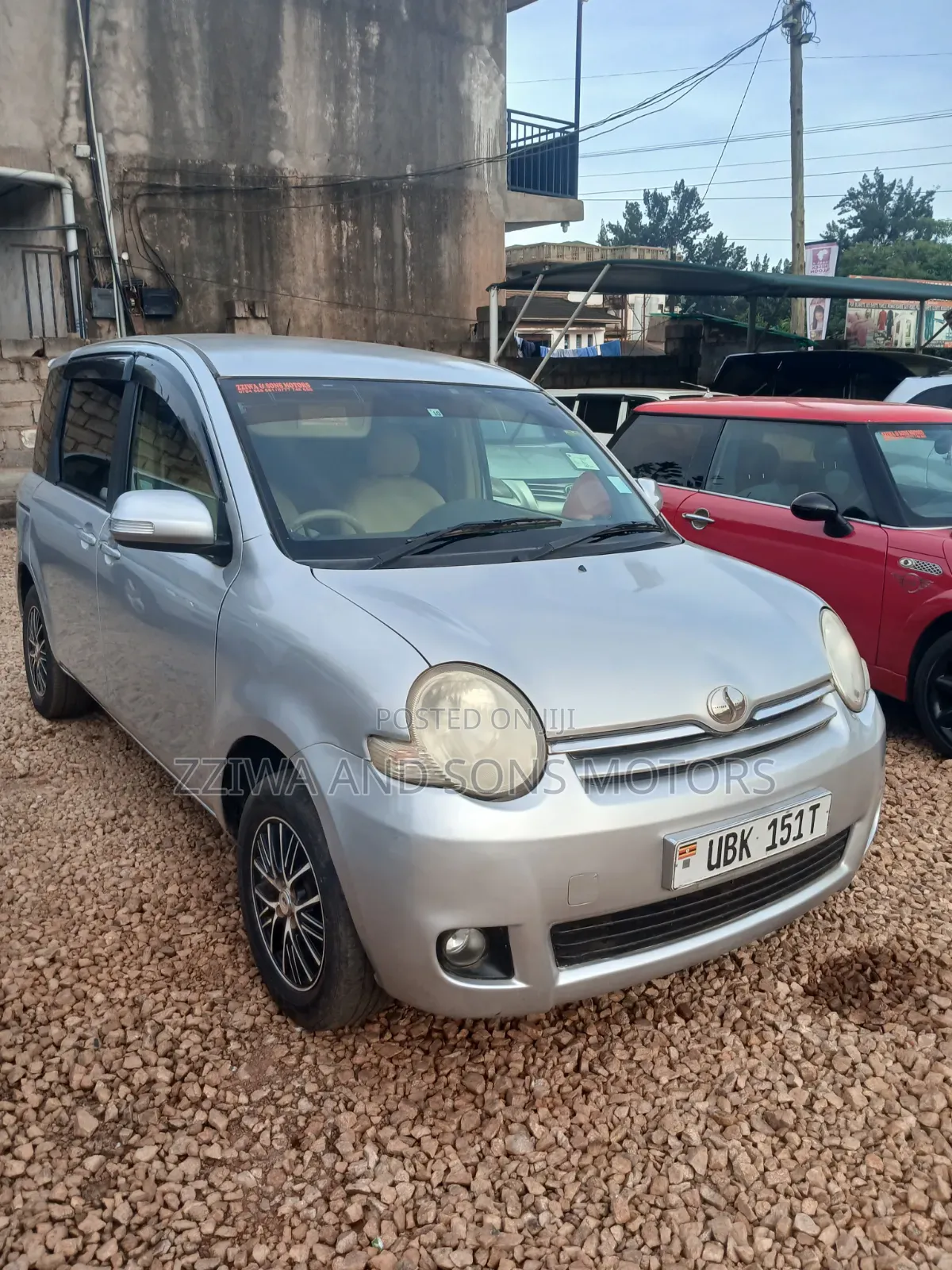 Toyota Sienta 2023 Silver