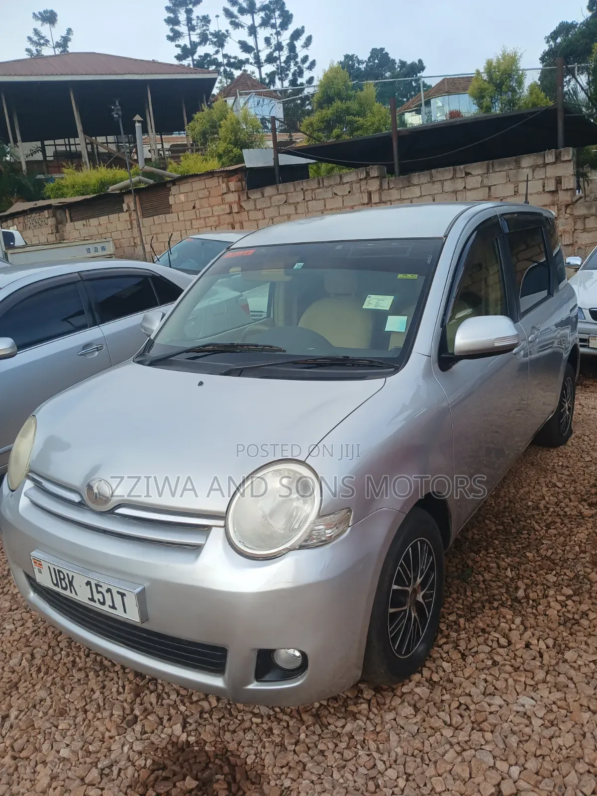 Toyota Sienta 2023 Silver