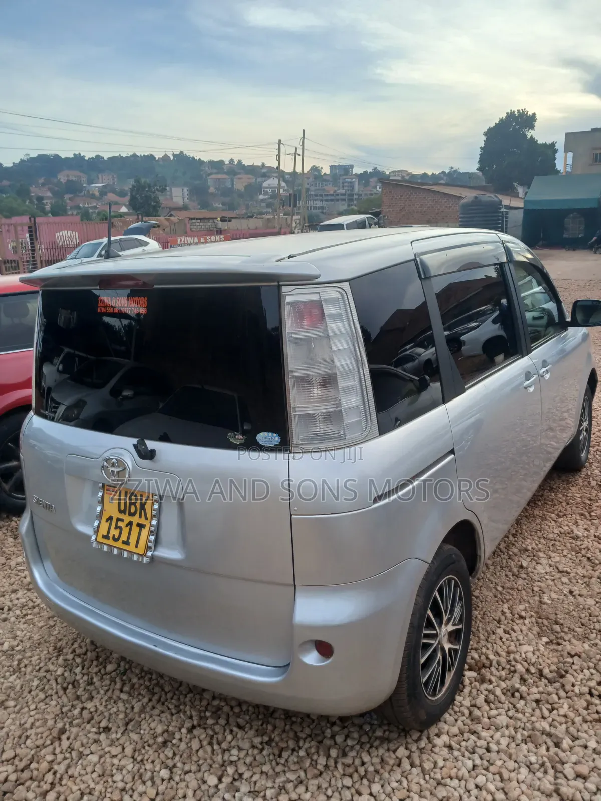 Toyota Sienta 2023 Silver