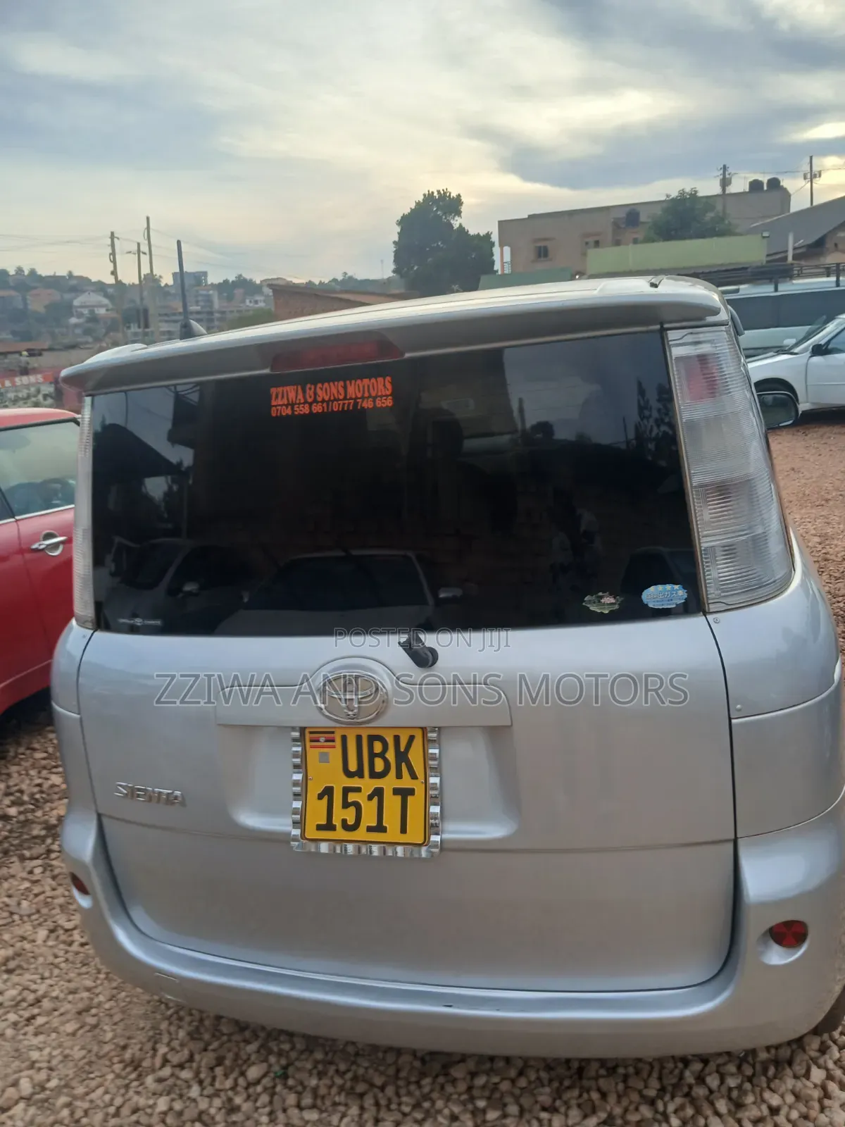 Toyota Sienta 2023 Silver