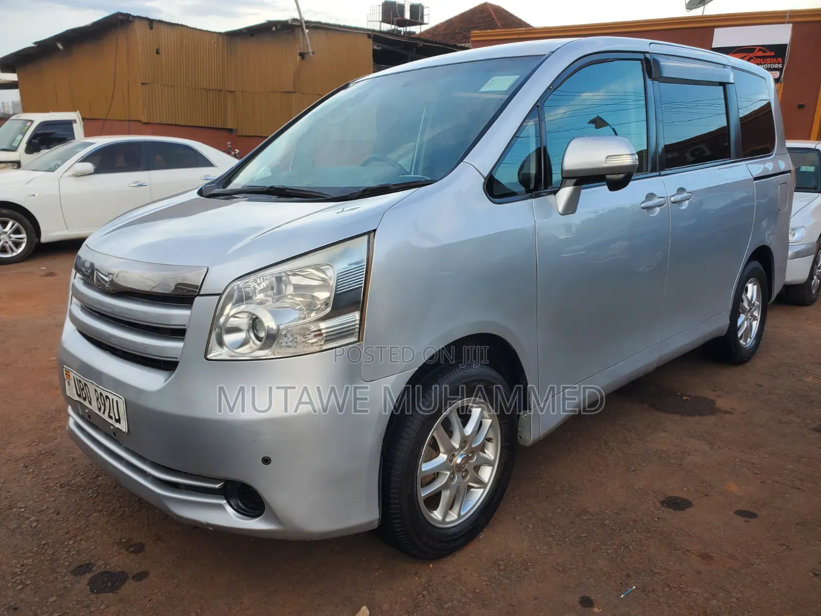 Toyota Noah 2009 Silver