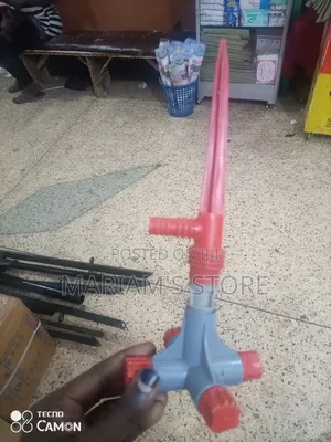 Adjustable Plastic Rotary Lawn Sprinkler for Garden Irrigation