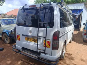 Toyota HiAce 2010 White
