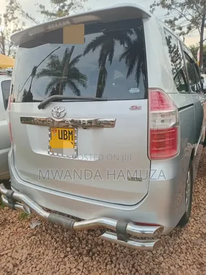 Toyota Noah 2009 Silver