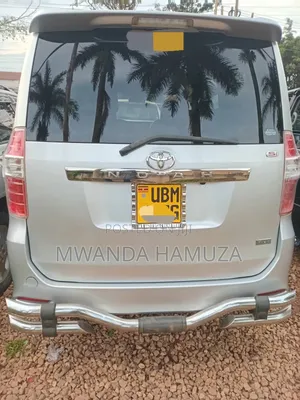 Toyota Noah 2009 Silver