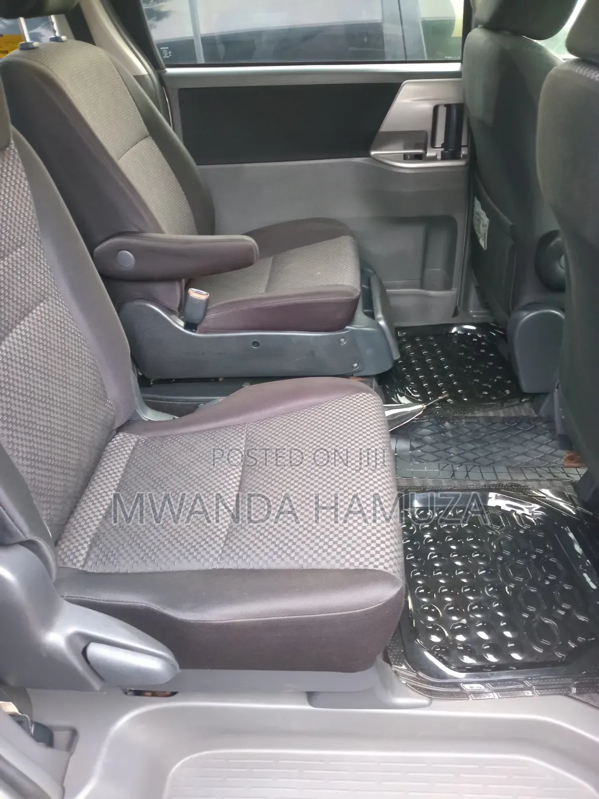 Toyota Noah 2009 Silver