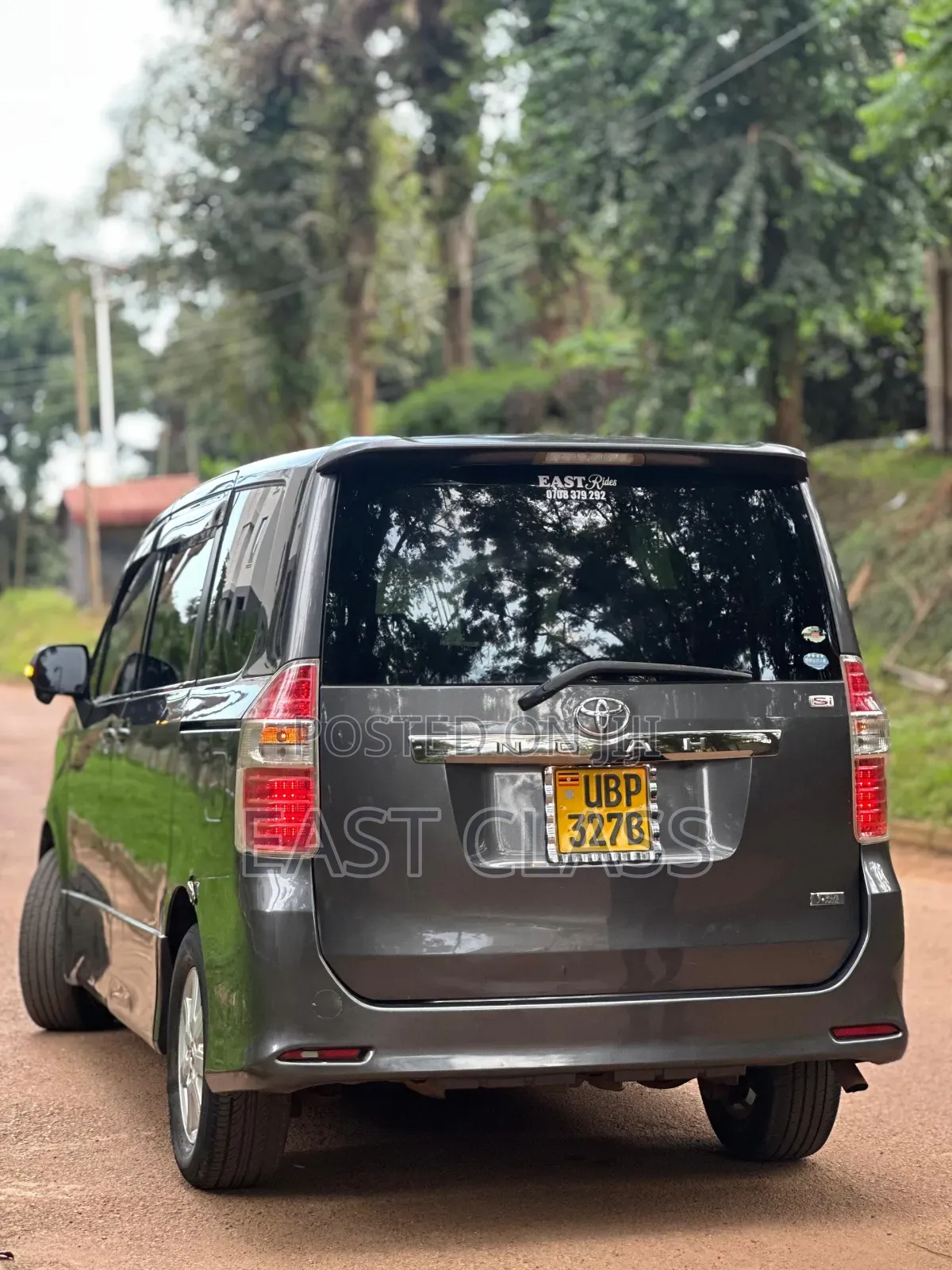 Toyota Noah 2.0 143hp FWD (8 Seater) 2009 Gray