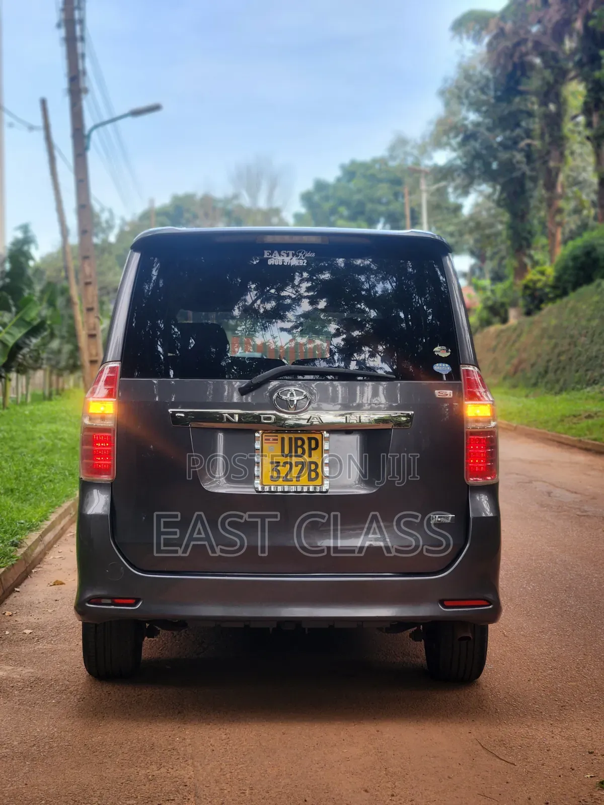 Toyota Noah 2.0 143hp FWD (8 Seater) 2009 Gray