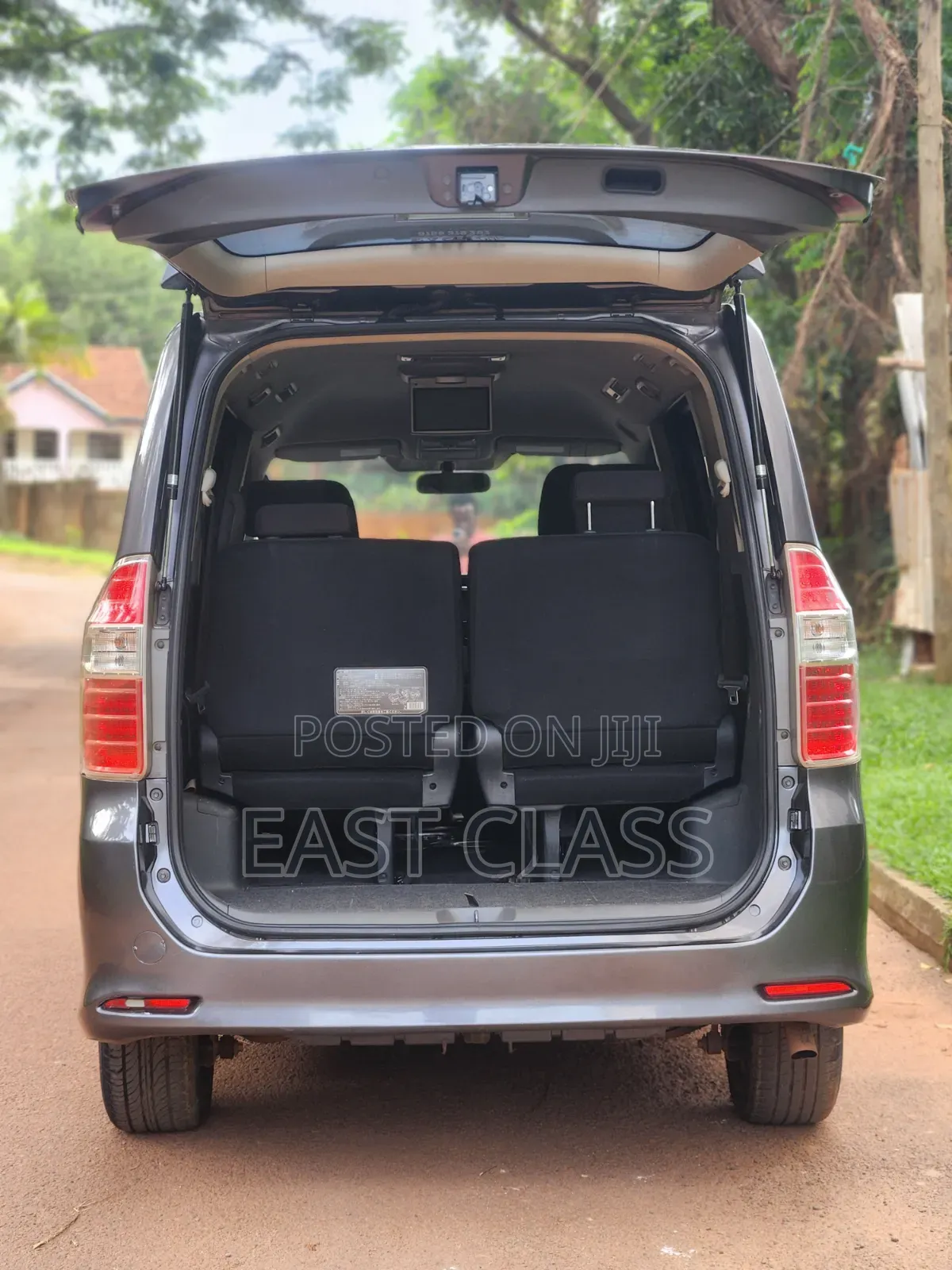 Toyota Noah 2.0 143hp FWD (8 Seater) 2009 Gray