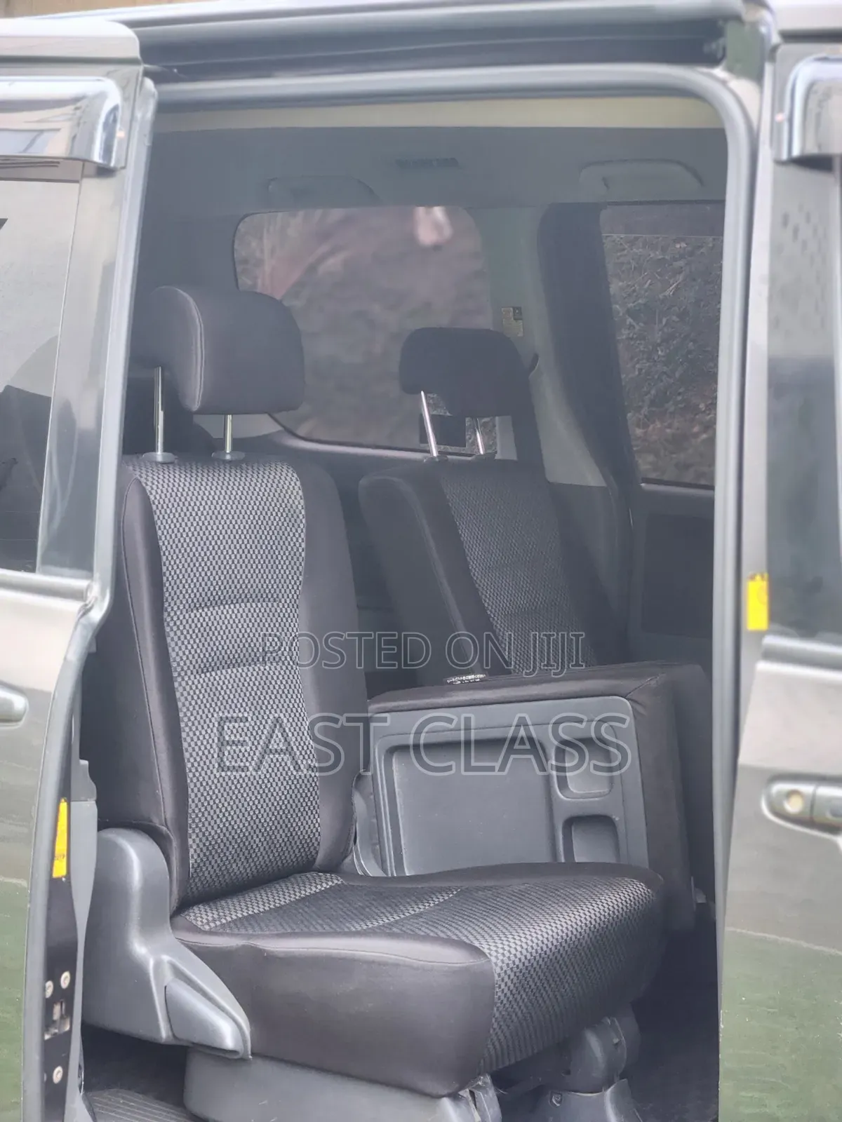 Toyota Noah 2.0 143hp FWD (8 Seater) 2009 Gray