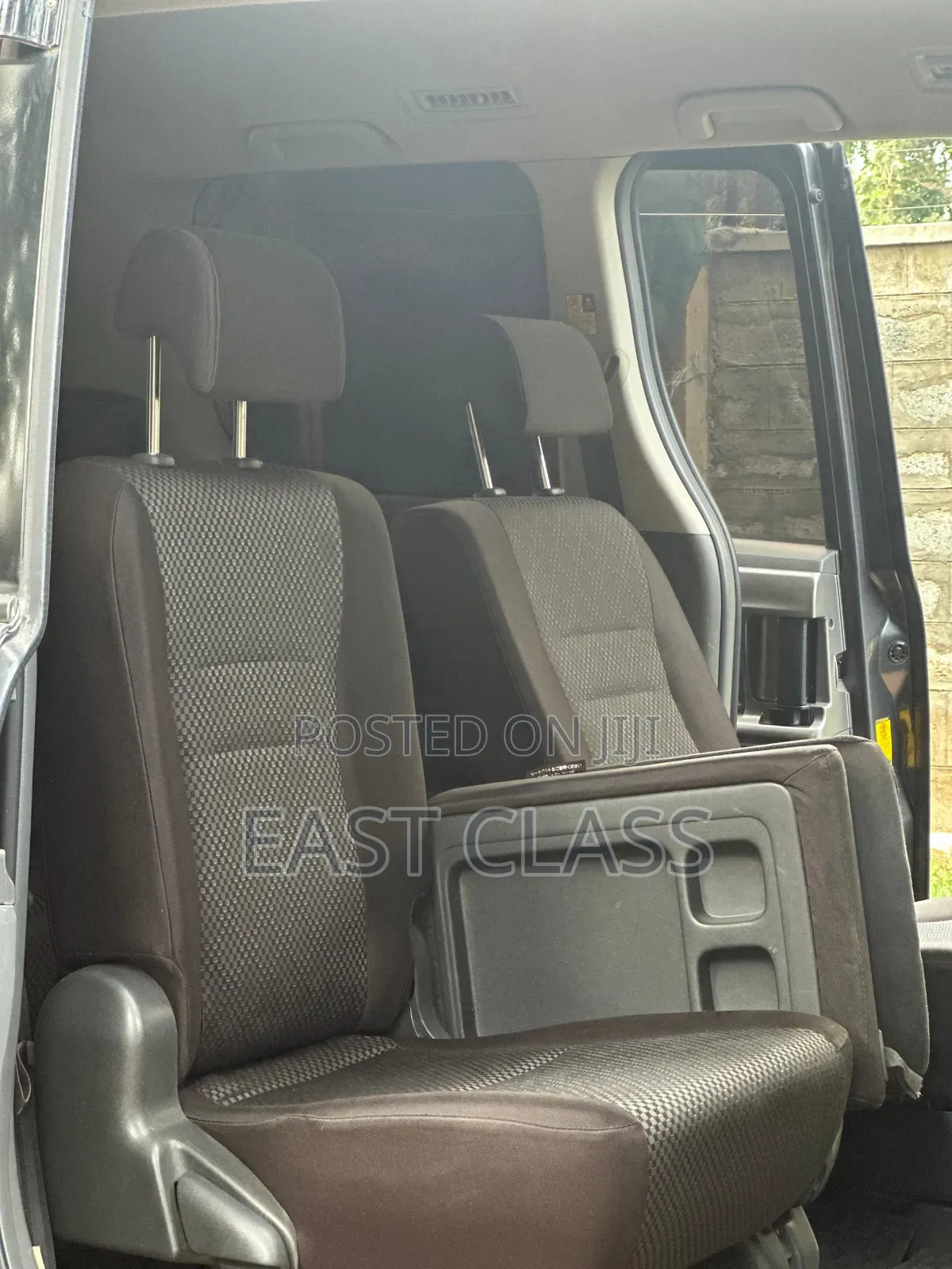 Toyota Noah 2.0 143hp FWD (8 Seater) 2009 Gray