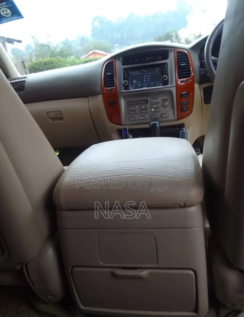 Toyota Land Cruiser 100 4.7 Executive 2007 Gold