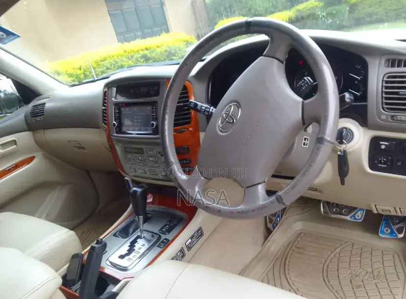 Toyota Land Cruiser 100 4.7 Executive 2007 Gold