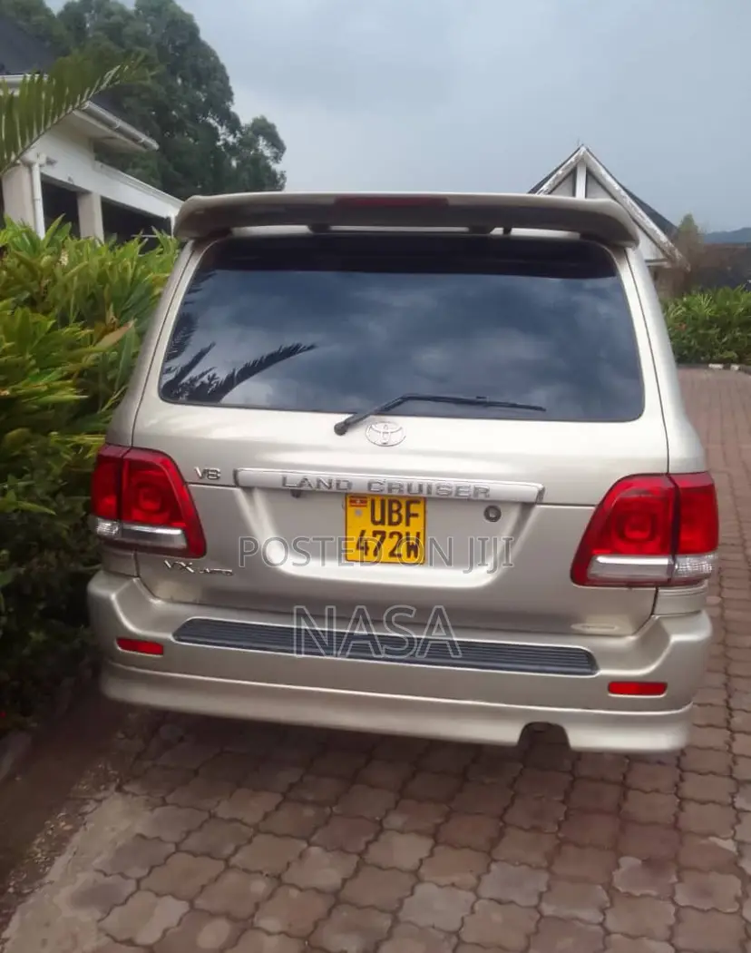 Toyota Land Cruiser 100 4.7 Executive 2007 Gold