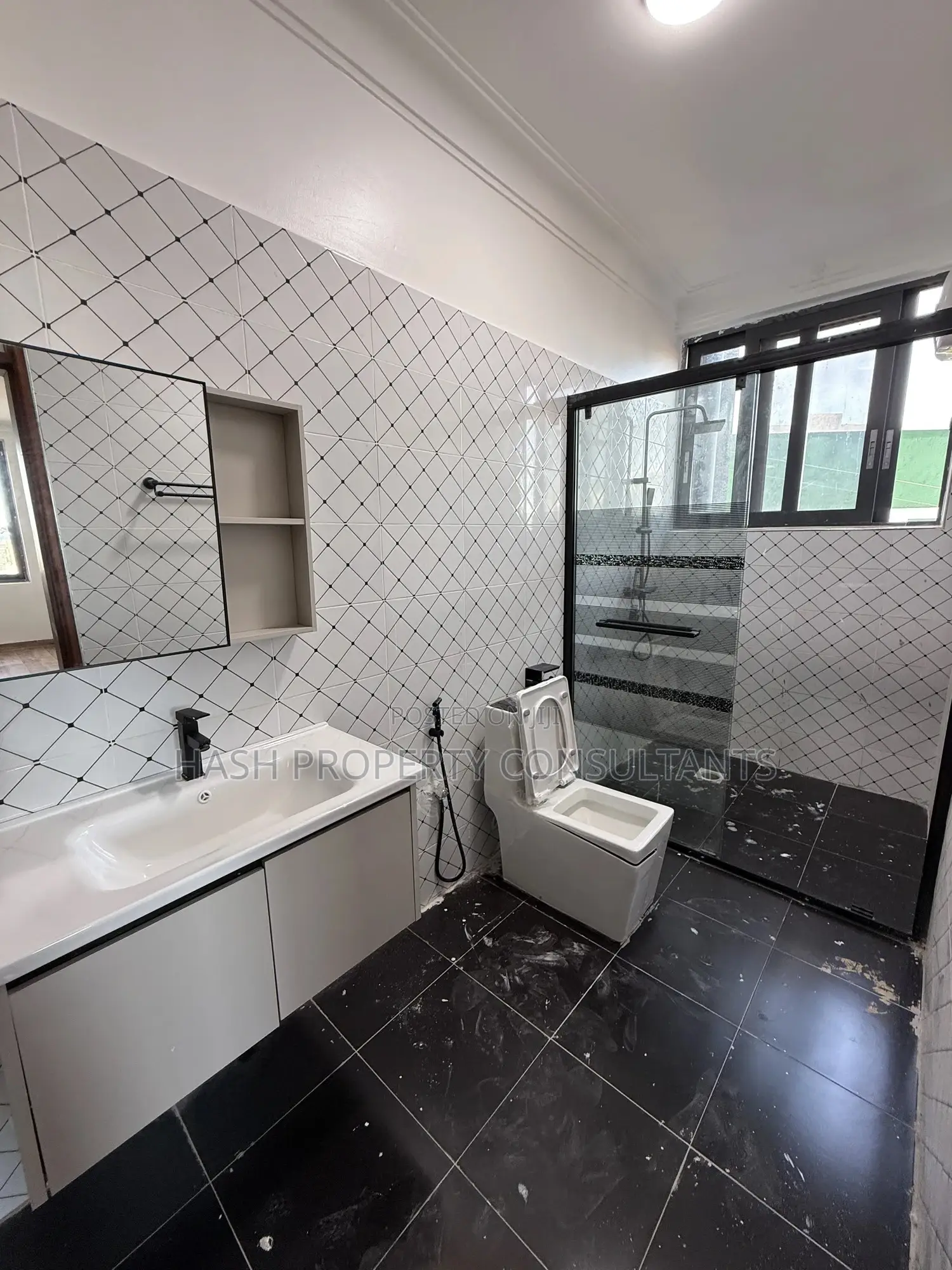 3bdrm Apartment in Muyenga, Central Division for rent