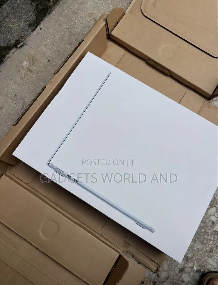 New Laptop Apple MacBook Air 2025 M4 13-inch 16GB Apple M5 SSD 512GB