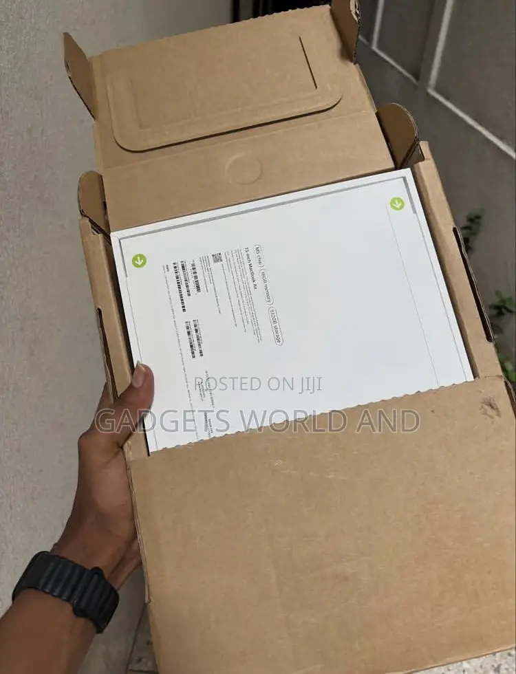 New Laptop Apple MacBook Air 2025 M4 13-inch 16GB Apple M5 SSD 512GB