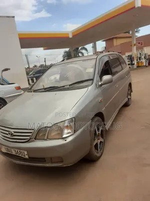 Toyota Gaia 2000 Gold