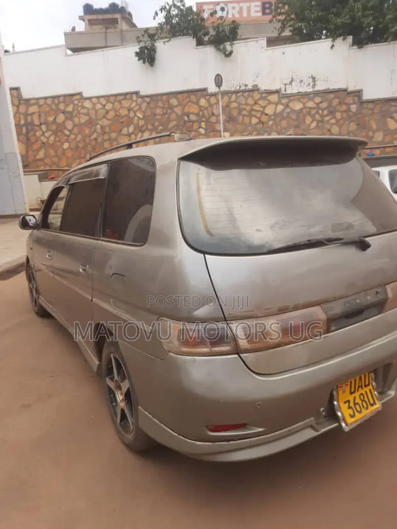 Toyota Gaia 2000 Gold
