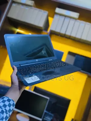Laptop HP 15-dw1197nia 8GB AMD A6 HDD 500GB