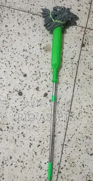 Self-Wringing Twist Mop