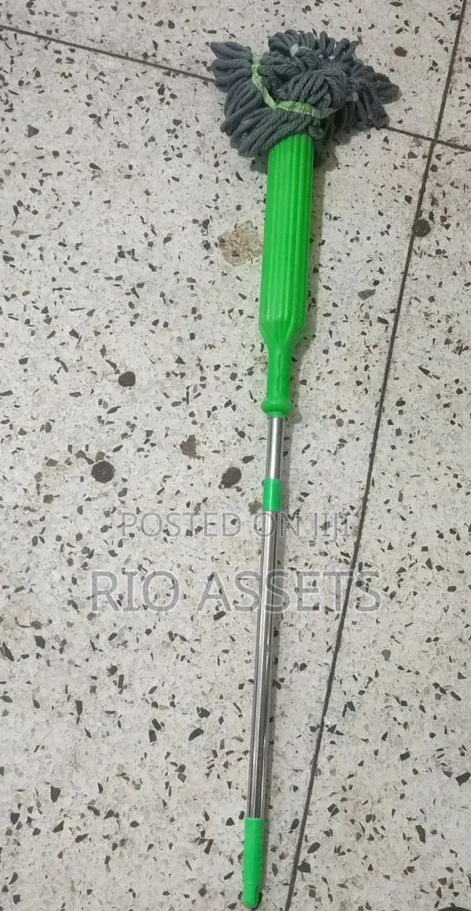 Self-Wringing Twist Mop