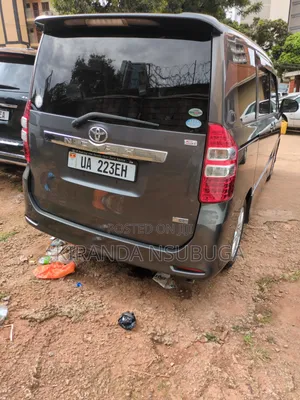 Toyota Noah 2012 Gray