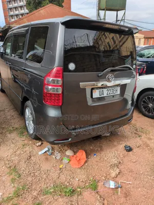 Toyota Noah 2012 Gray