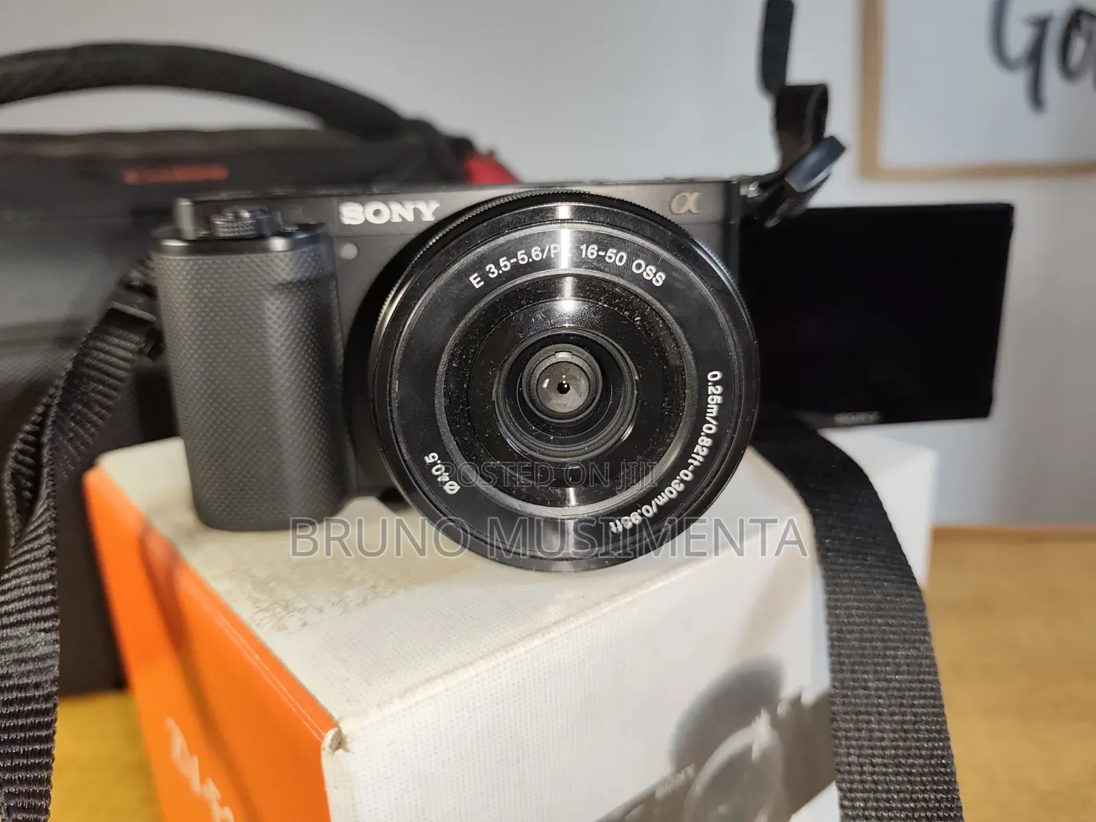 Sony Zv-E10 Mirrorless Camera (New) + 128gb Sandisk Extreme Pro Bag