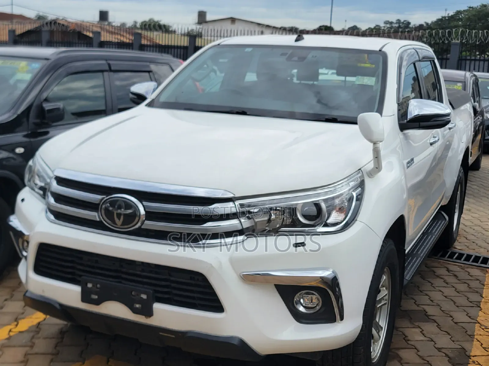 Toyota Hilux 2019 White
