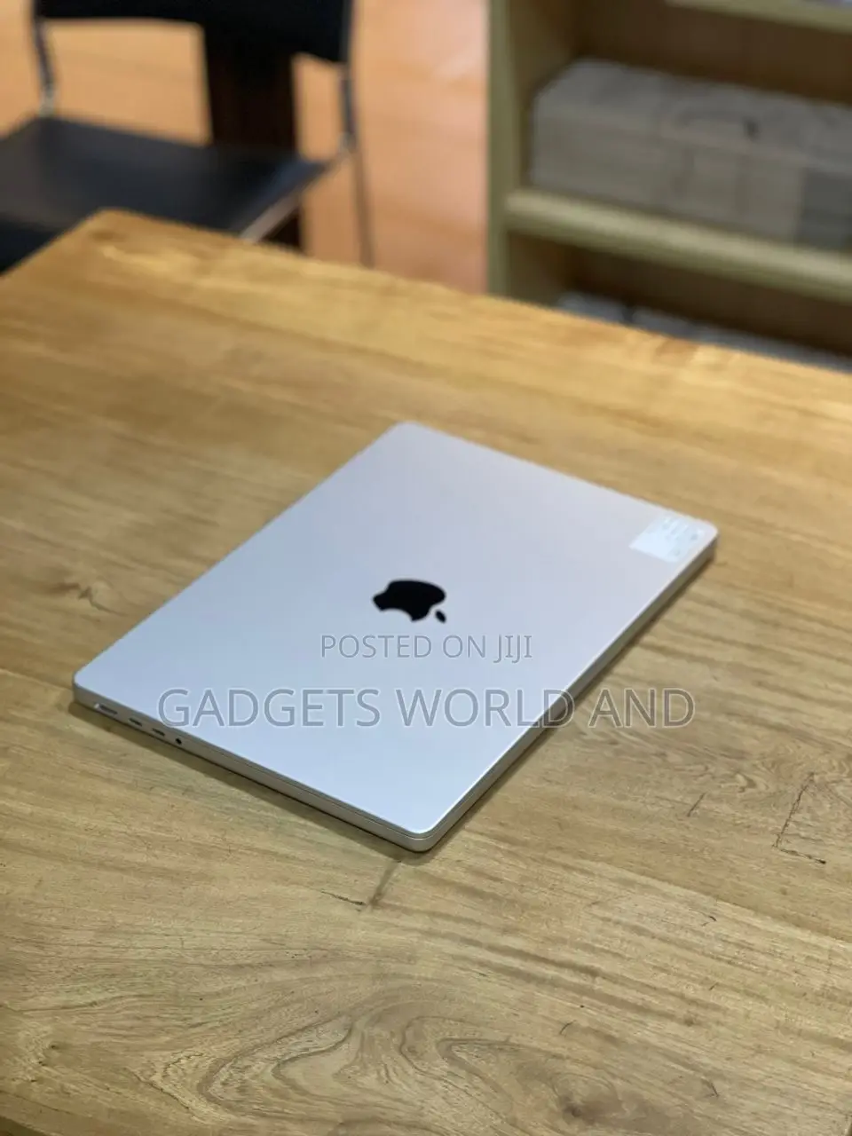 New Laptop Apple MacBook Pro 8GB Apple M3 SSD 512GB