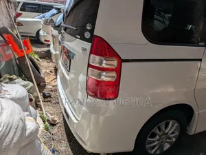 Toyota Noah 2011 White
