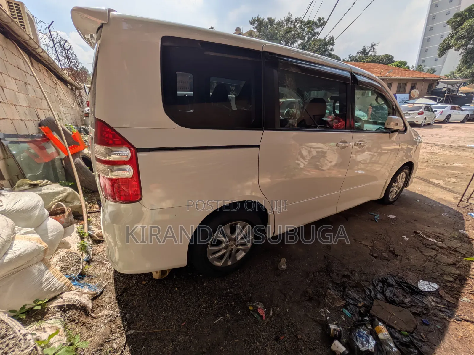 Toyota Noah 2011 White