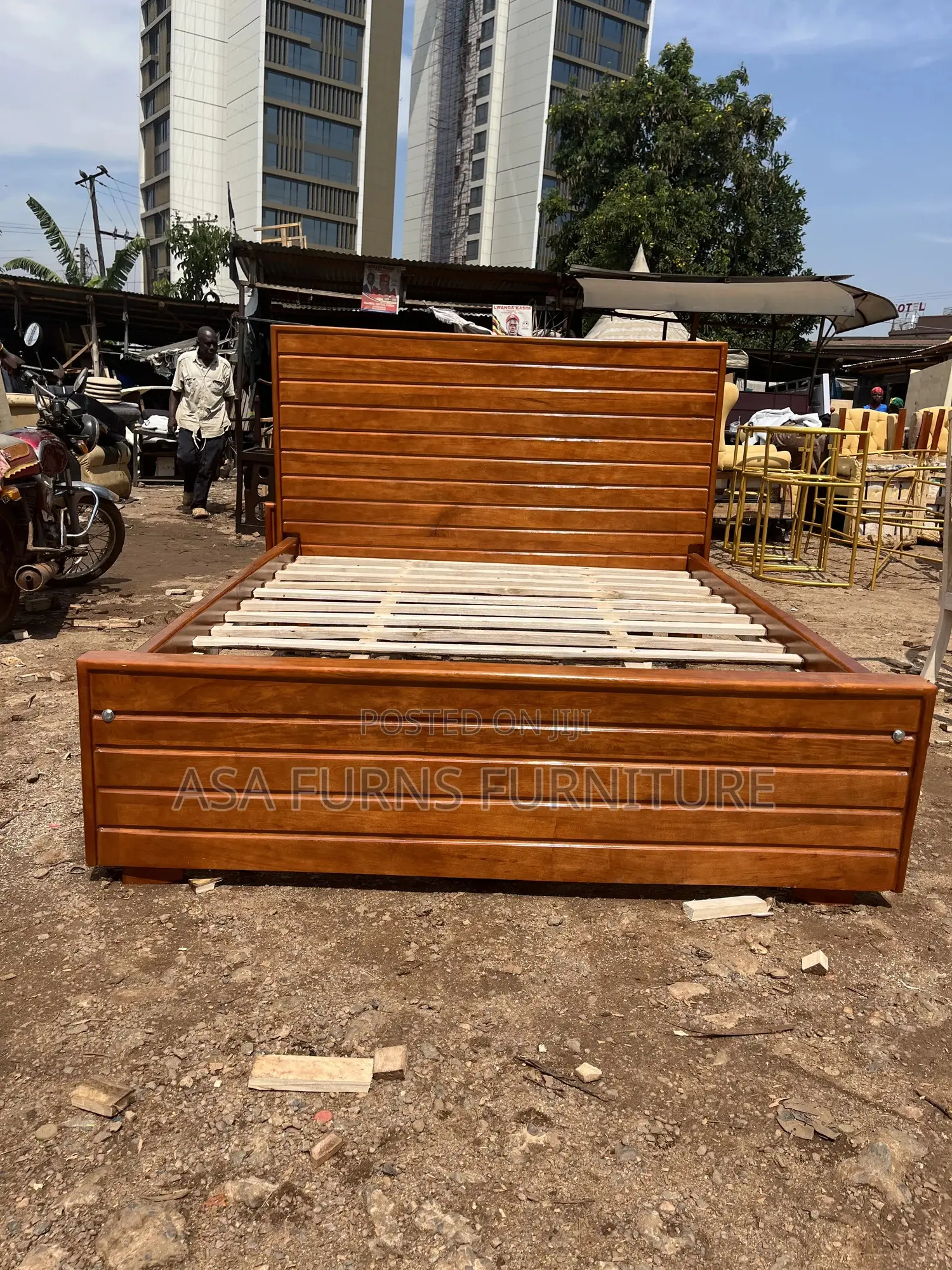 Wooden Bed in Mahogany Color/ Furniture