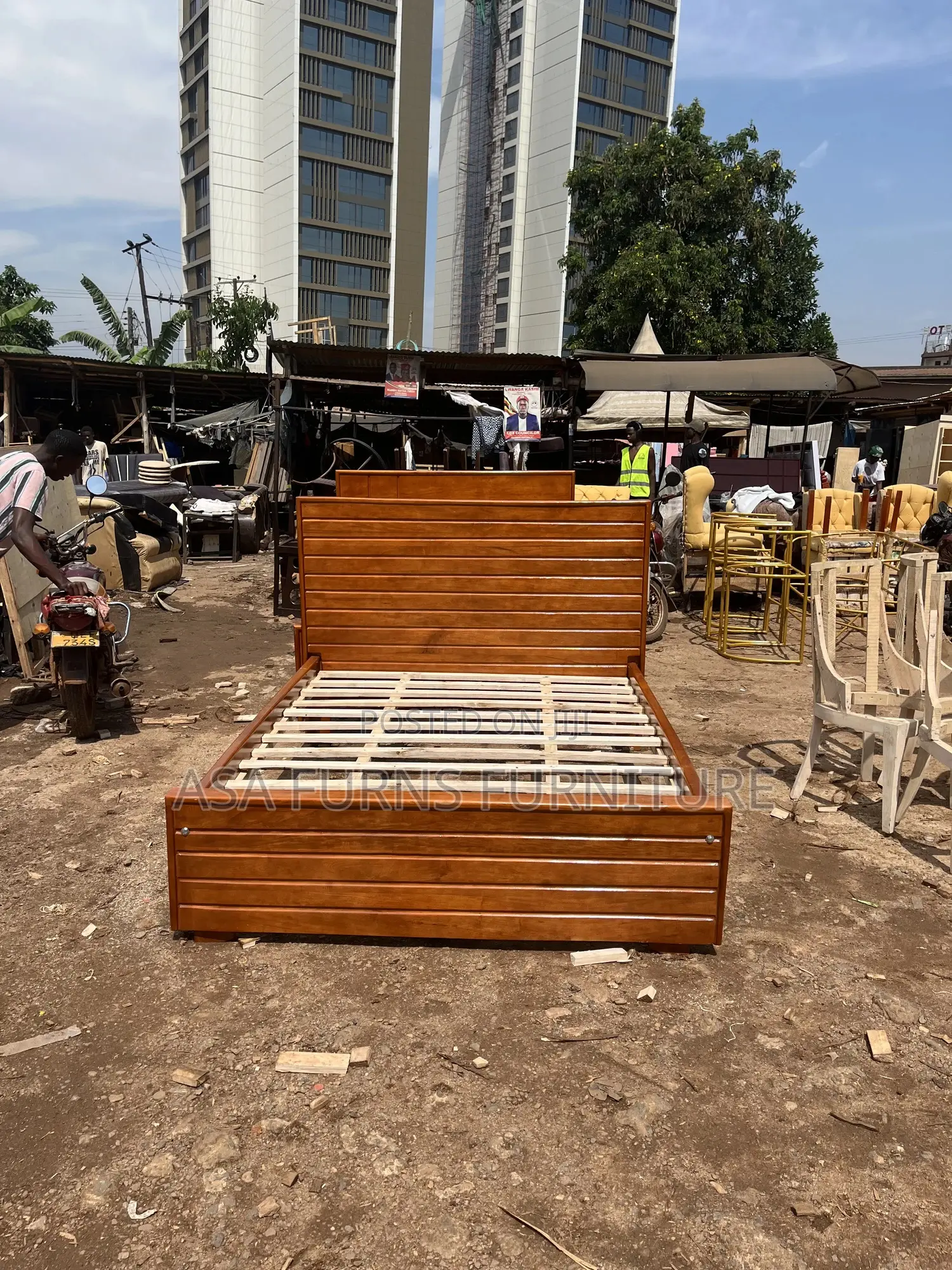 Wooden Bed in Mahogany Color/ Furniture