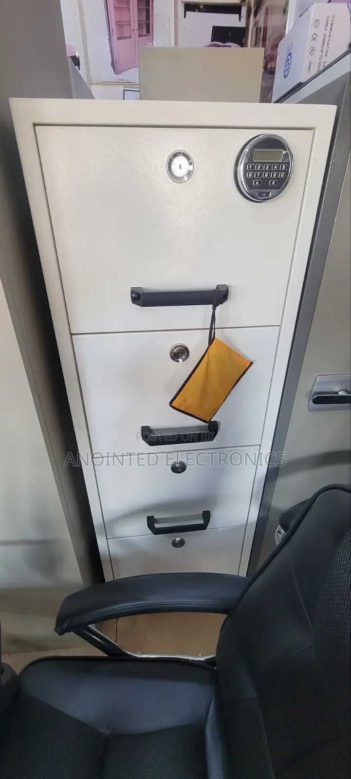 Heavy-duty Safe With A Drwars
