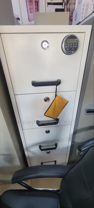 Heavy-duty Safe With A Drwars