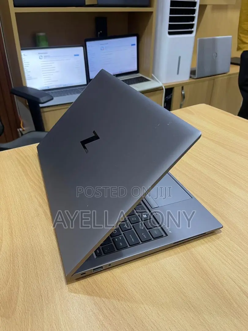 New Laptop HP ZBook Firefly G8 16GB Intel Core i7 SSD 256GB