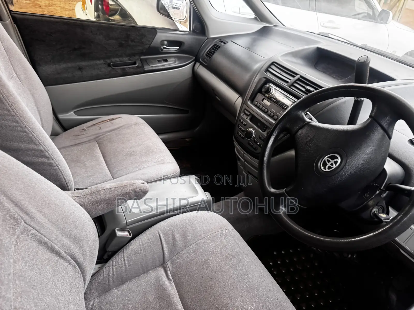 Toyota Opa 2004 Gold
