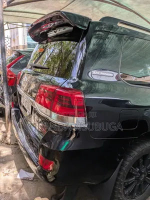 Toyota Land Cruiser Prado 2016 Black