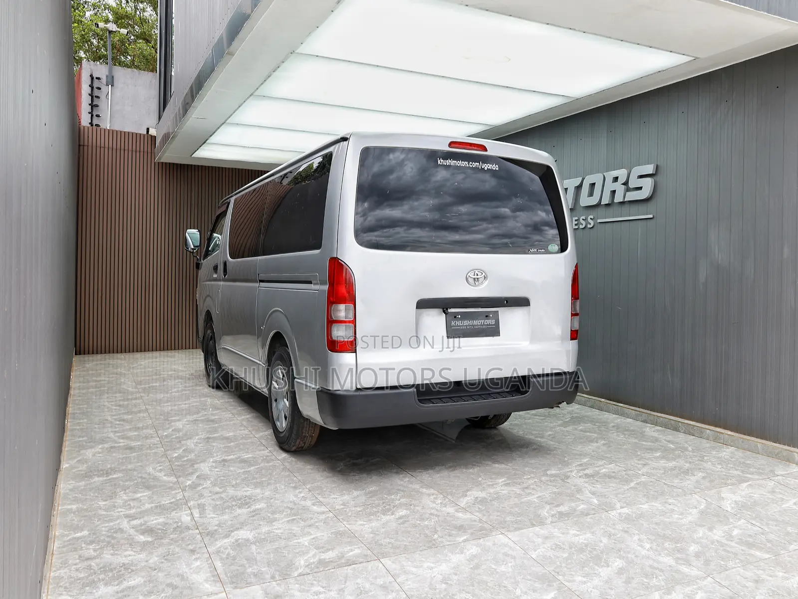 Toyota Regius 2012 Silver