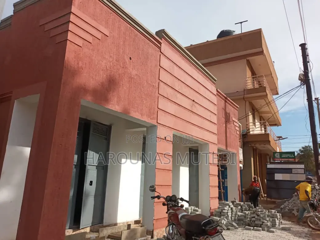2bdrm Townhouse/Terrace in Business Shops, Nabweru for sale