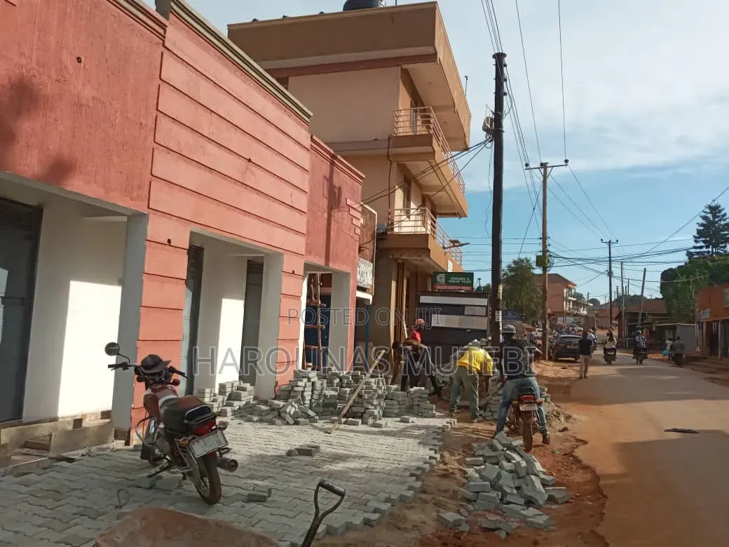 2bdrm Townhouse/Terrace in Business Shops, Nabweru for sale