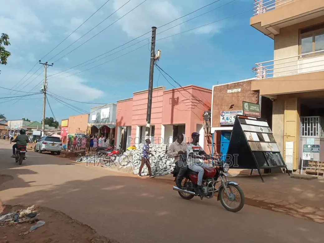 2bdrm Townhouse/Terrace in Business Shops, Nabweru for sale