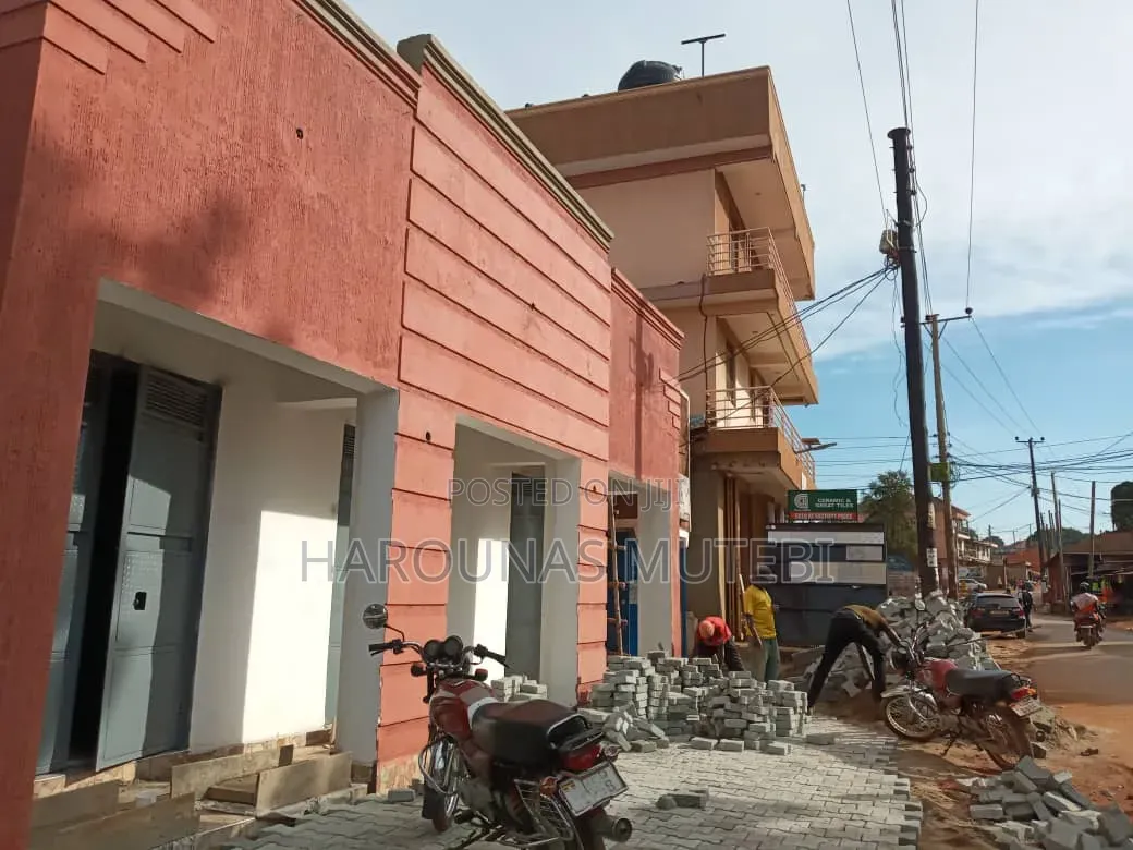 2bdrm Townhouse/Terrace in Business Shops, Nabweru for sale