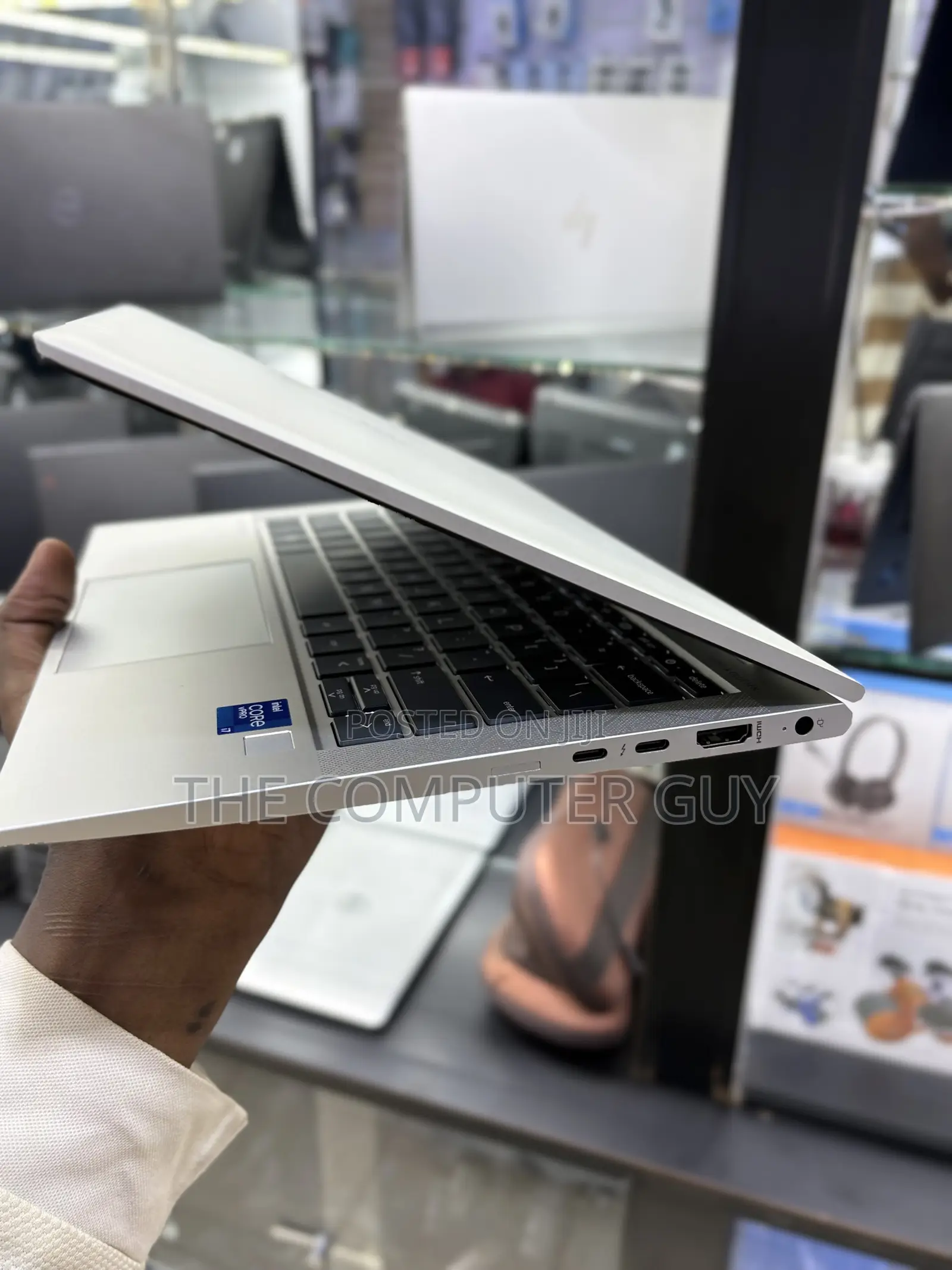 New Laptop HP EliteBook 830 G8 8GB Intel Core i7 SSD 256GB