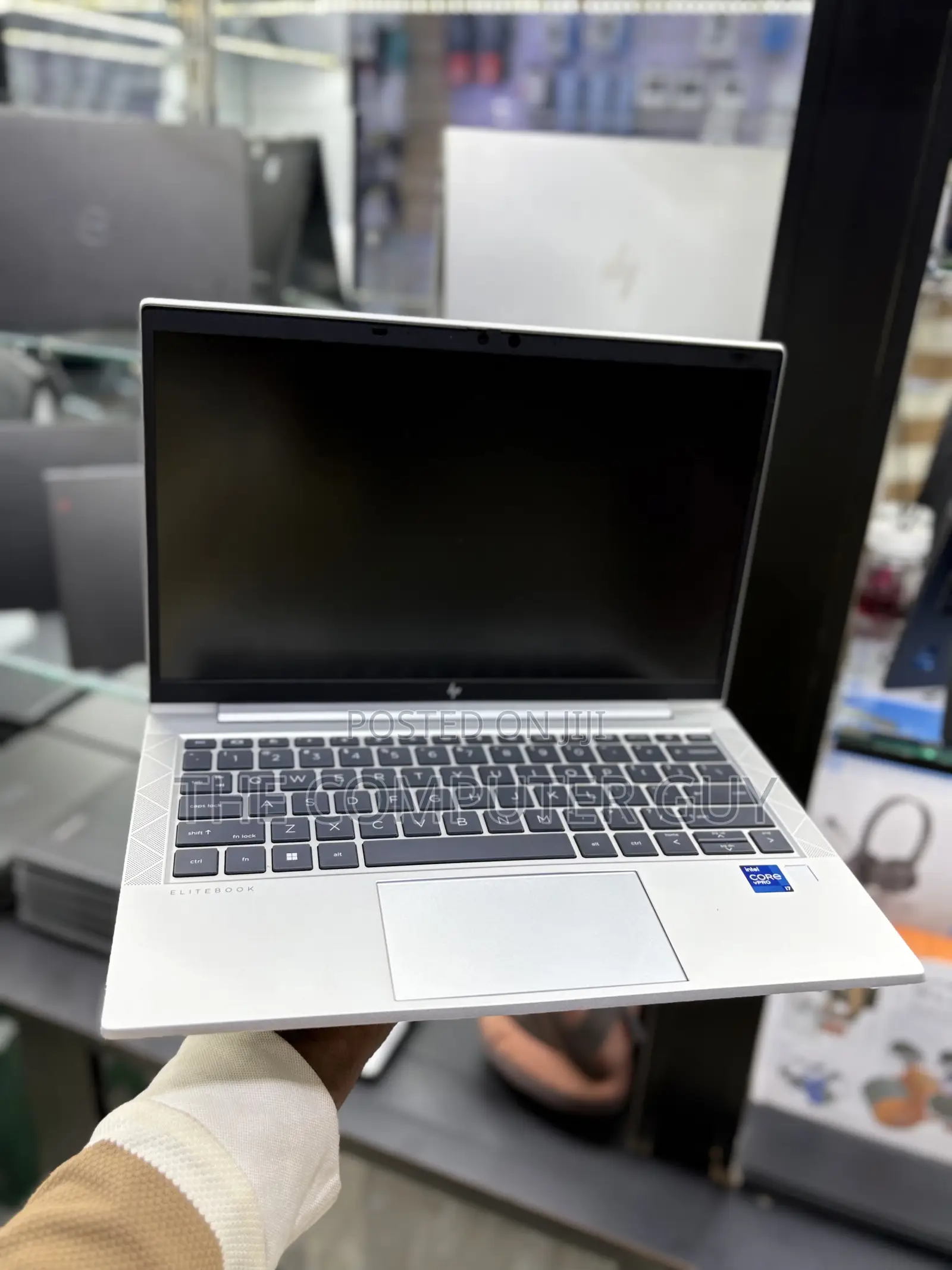 New Laptop HP EliteBook 830 G8 8GB Intel Core i7 SSD 256GB