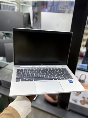 New Laptop HP EliteBook 830 G8 8GB Intel Core i7 SSD 256GB